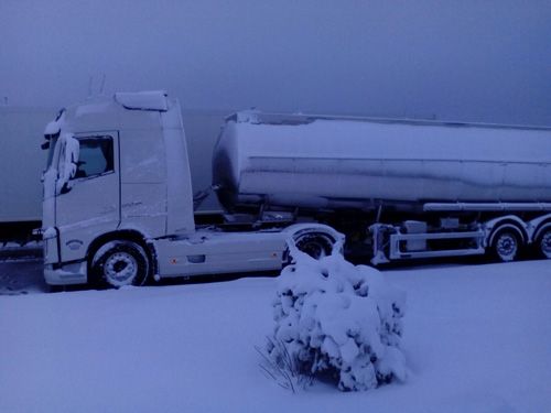 Hucatrans camión en la nieve